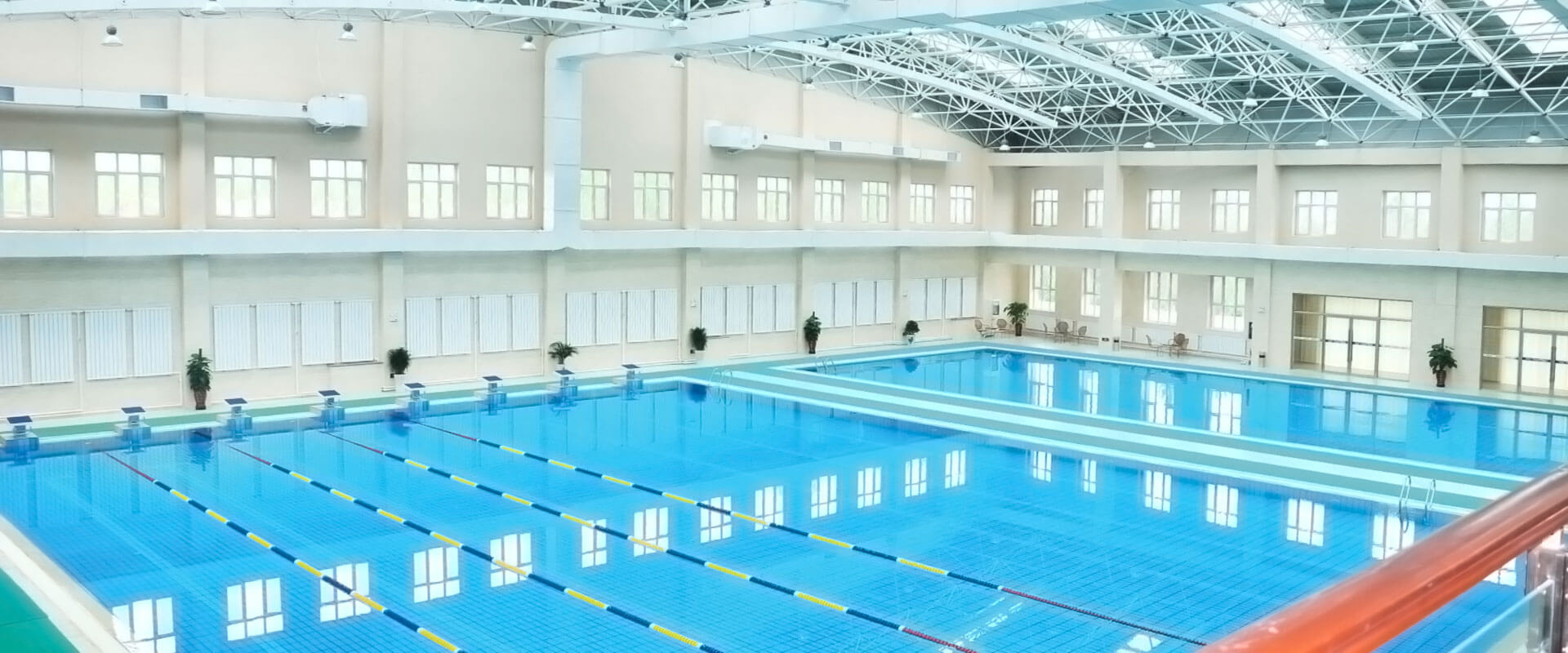 甘肃酒泉；燃俅