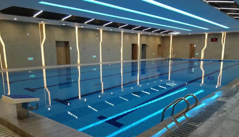 游泳馆泳池刷新现场