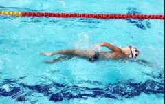 <b>游泳池的水一样平常多久换一次？</b>