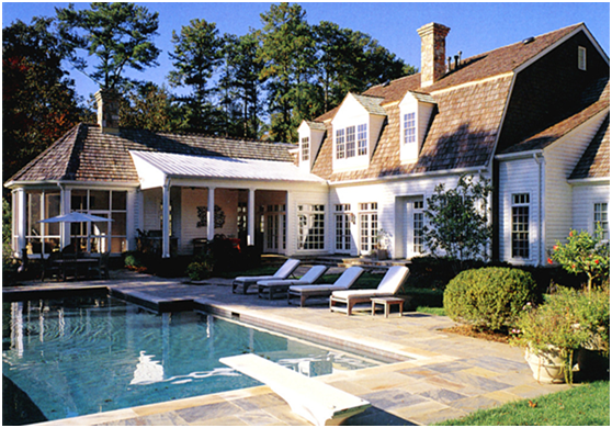 别墅庭院是建泳池好照旧鱼好