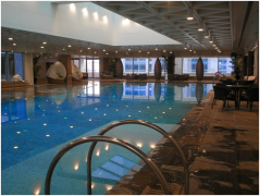 游泳馆游泳池多久换一次水？