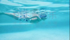 游泳馆的水用什么消毒效果好？