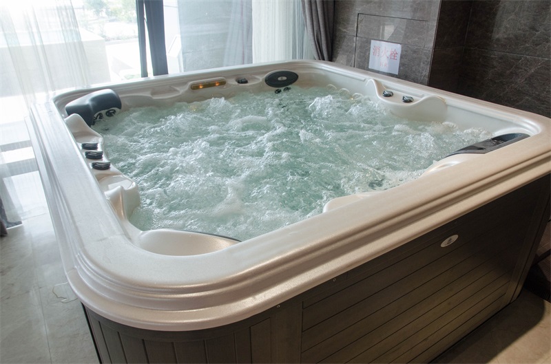 <b>戴思乐SPA泳池,让你尽享品质生涯!</b>