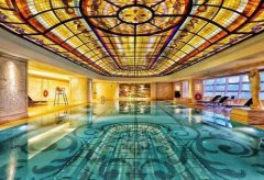 为什么游泳池有氯臭味？是不是氯加得太高？