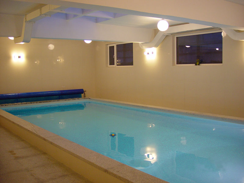 建一个室内游泳池需要哪些装备？